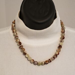 (NWOT) Elegant Beaded Agate Necklace in Earth Tones w/case